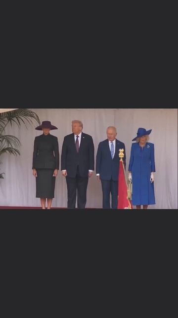 Конь из почётного караула насрал прямо на глазах у Трампа и короля Великобритании Карла III.