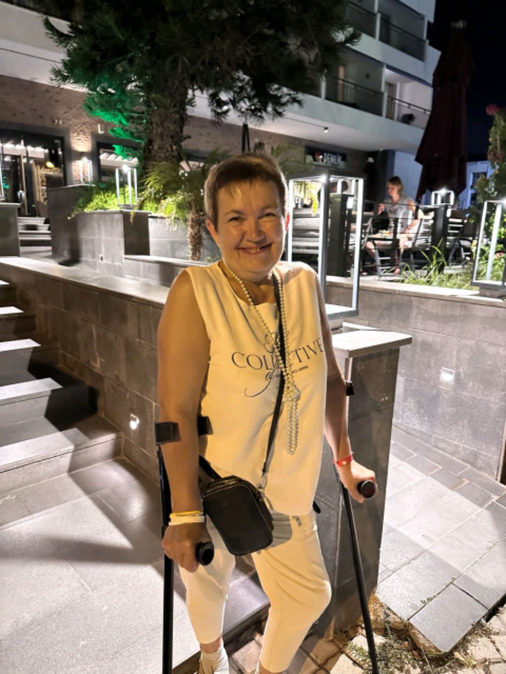 Счастье- это Перманентное состояние 👍👍👍👍
Потому что оно - не зависит от внешних факторов.