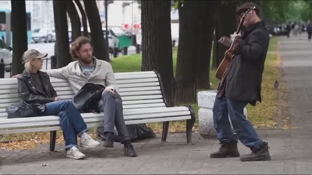 ГИТАРИСТ-ВИРТУОЗ притворился БЕЗДОМНЫМ и шокировал ЛЮДЕЙ | ПРАНК Ft. Квашеная