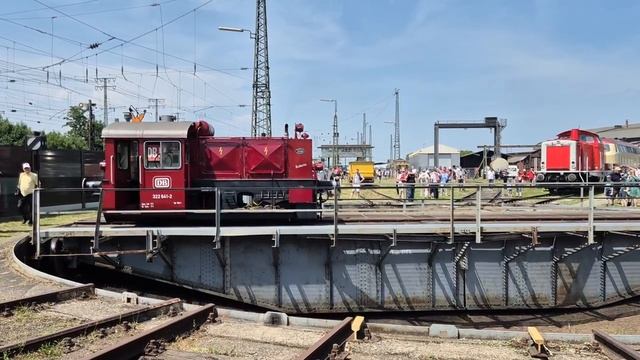 Тепловоз DB 322 641-2 “Roberta” крутится на поворотном круге