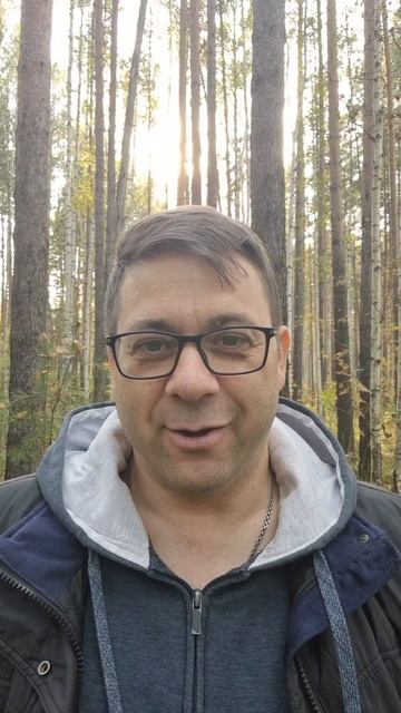 Идёт на встречу парочка смешная...