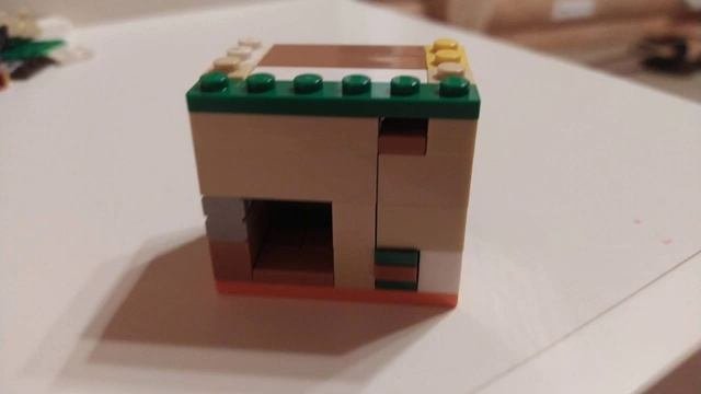 Как собрать простой автомат из LEGO.