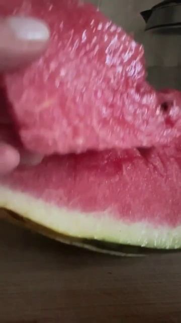 В чем польза арбуза? Арбуз – это богатый питательными веществами, низкокалорийный продукт 😋👍👋