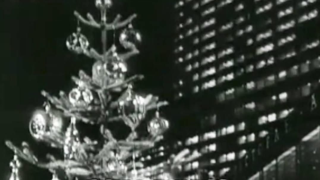 1971 год. Новогодний кинорепортаж. Фабрика елочных украшений в Высоковске.
