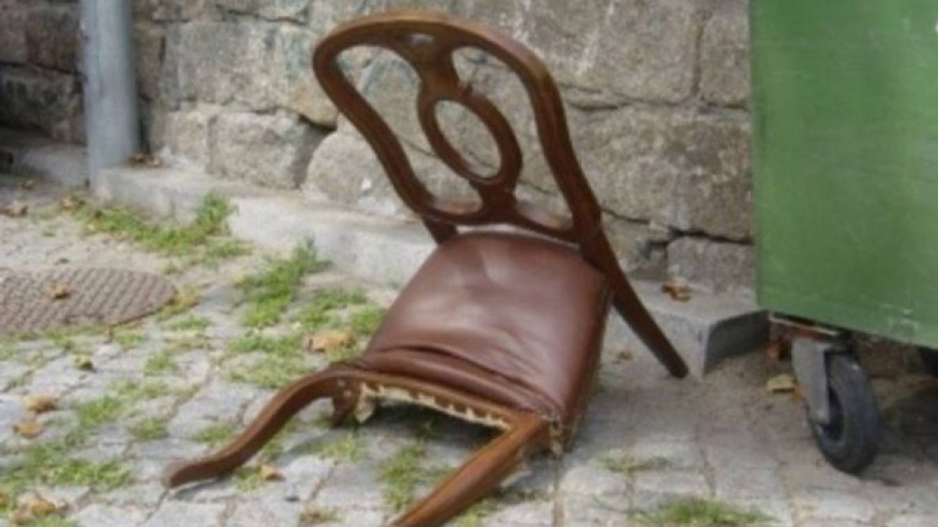 Не спешите выбрасывать или как я спас сломанный стул от помойки