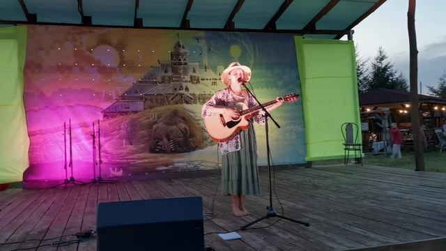 Дивная Нина с песней Жить хорошо на фестивале Планета Любви