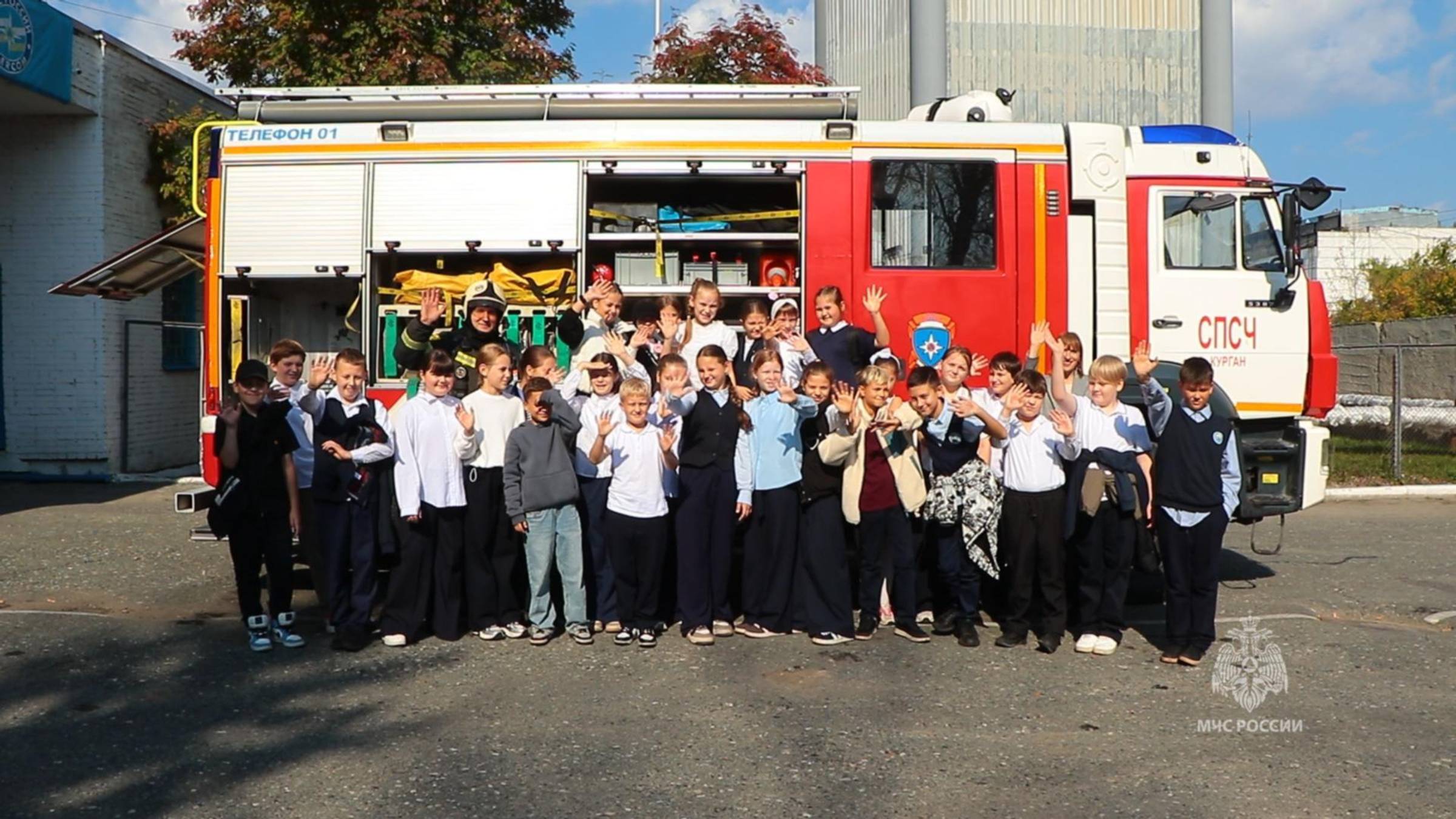 В Кургане огнеборцы МЧС России провели экскурсию для учащихся 27 гимназии