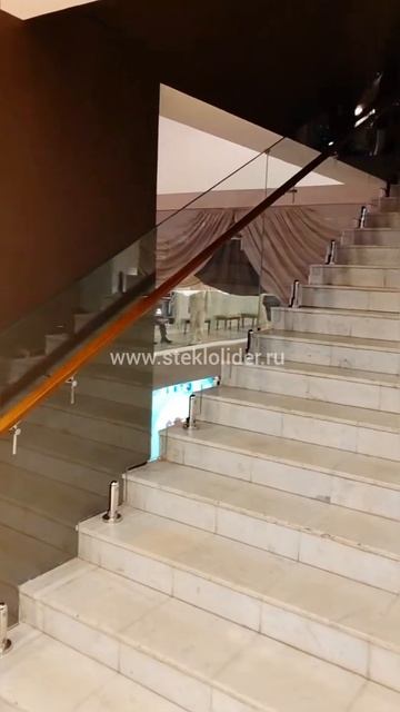 Ограждение лестницы и балкона в Московском театре мюзикла