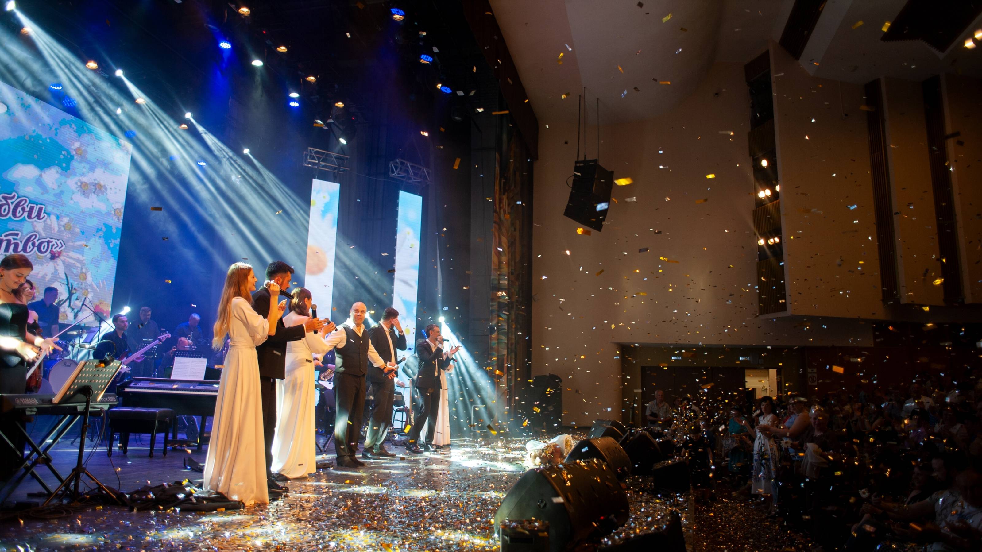 "Небо" солисты Брянского городского эстрадного оркестра и Максим Дегтерёв