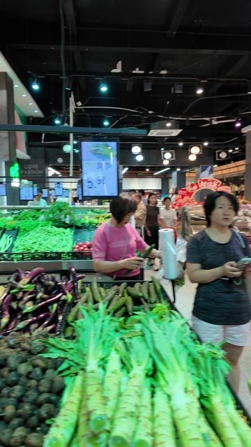 В Китае гражданам рекомендуют зарастить продуктами на 3 дня