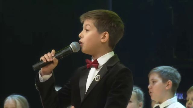 Войнов Тимур и хор ДМШ N4_"Чему учат в школе"_муз. В.Шаинский, сл. М.Пляцковский