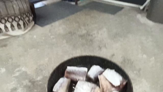 лайфхак ☝как пожарить рыбу не забрызгав плиту😉