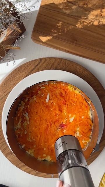 Салат слоями с отварной курицей