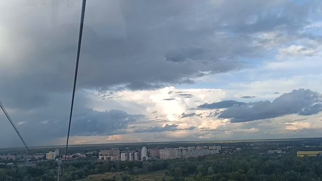 На канатной дороге через реку Волгу.