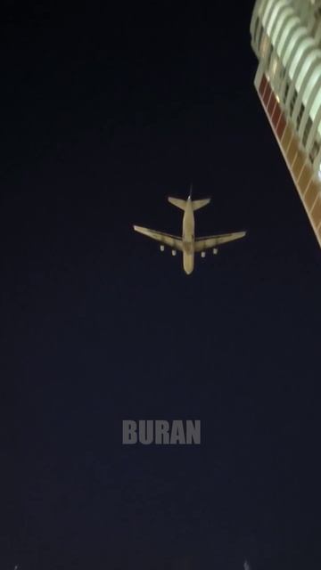Ан-124 «Руслан» уходит от дронов на низком эшелоне
