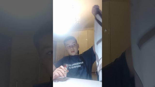 Мини фокус . Достаю салфетки из стеклянного дна! Смотрите скорей!