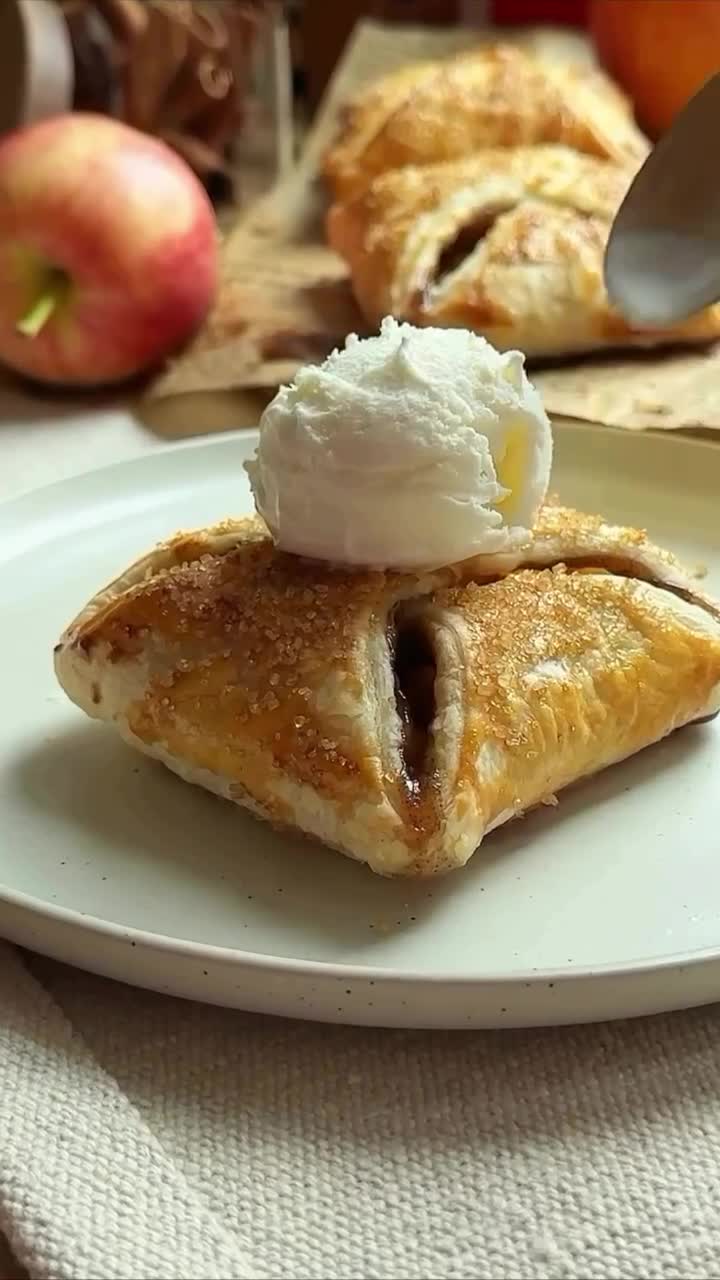  Карамельные яблоки в слоеных конвертиках