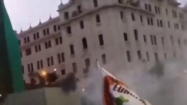 Протесты в Перу обострились столкновения протестующих с полицией становятся всё жёстче