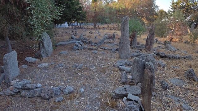 Древнейшее кладбище Дортиол (Dortyol Cemetery) около античного города Наула (Naula Ancient City).