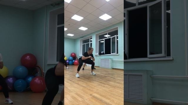 Тренировка с акцентом на мышцы ног!