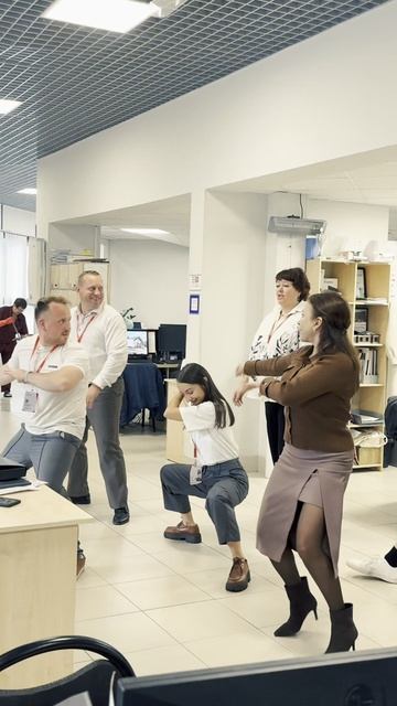 "Этажи" танцуют как Олег Газманов