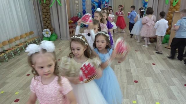 С Вып-25 с-48 Др семейка-жизнь в саду-3 Наш кораблик с названием Детство