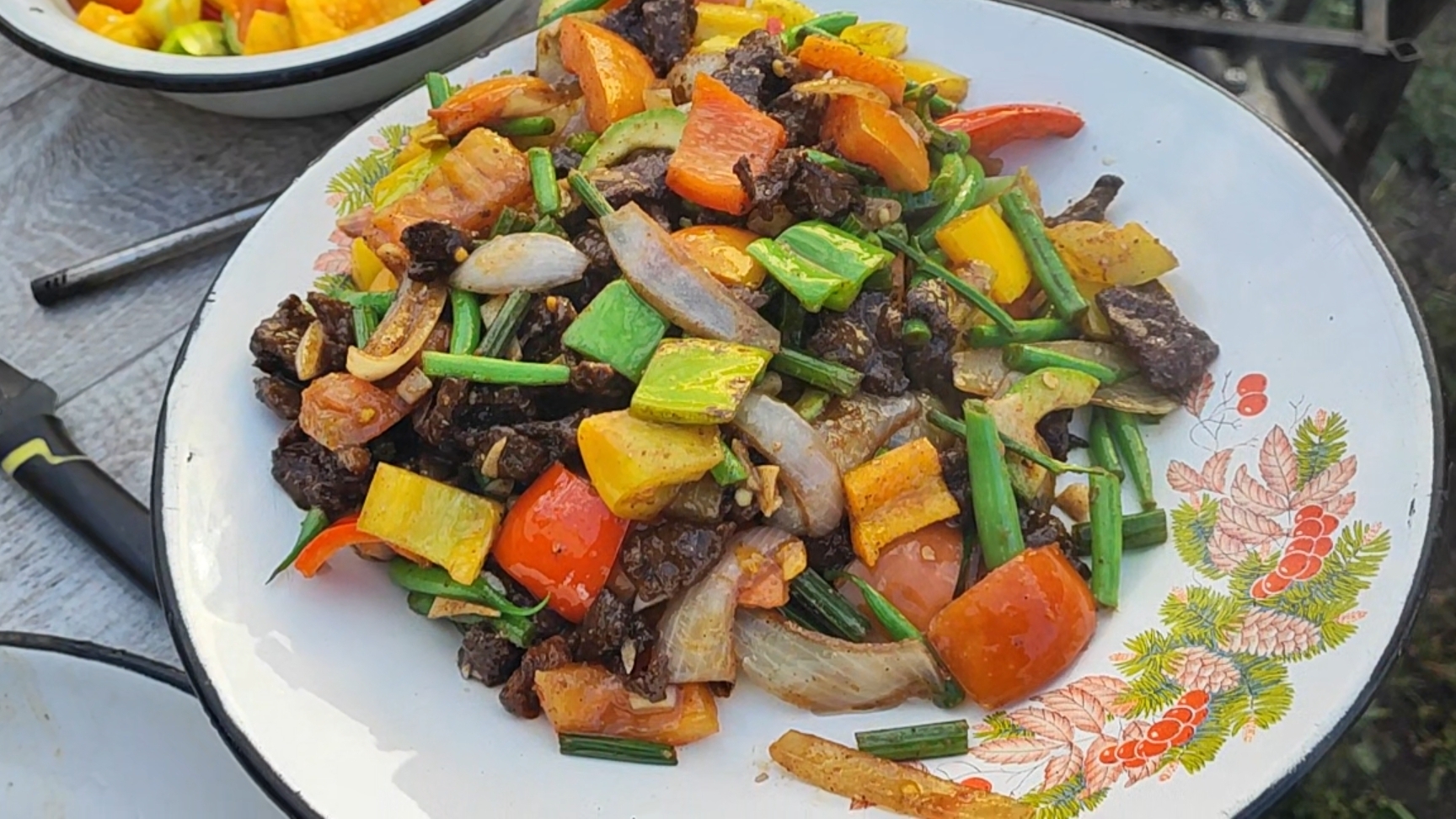 Горячий мясной салат!