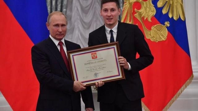 Далер Кузяев обсуждает контракт с Рубином