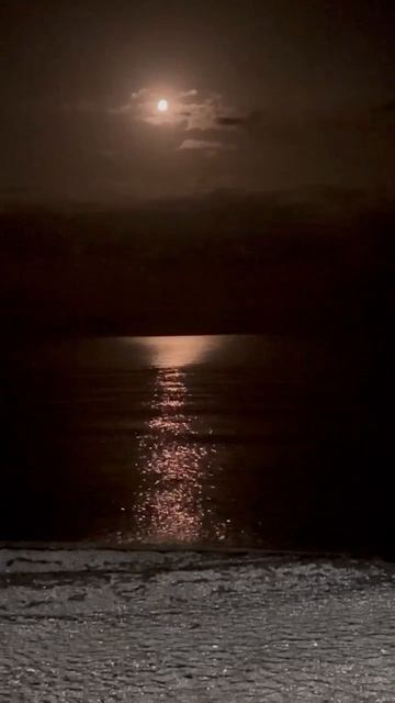 Абхазия, ночь, пляж, море, прибой, лунная дорожка (2-я половина сентября, БАРХАТНЫЙ СЕЗОН-2025)
