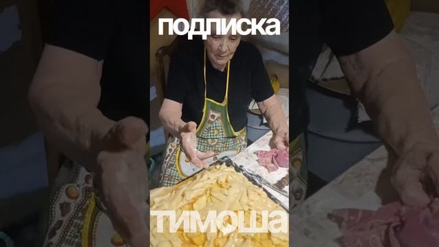Мамочка и пирог с яблоками в духовке