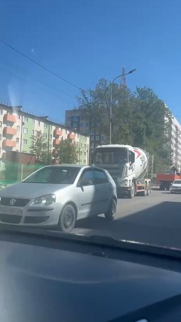 Мариуполь. Едем по Строителей. Конец сентяьря