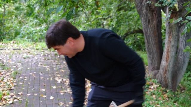 Городские депутаты провели субботник на территории исторического мемориала