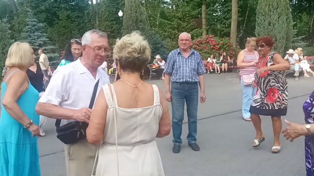 Шлепали шлепки мои и тапки!!!💃🌹Танцы в парке Горького!!! Харьков 2021 - 1080