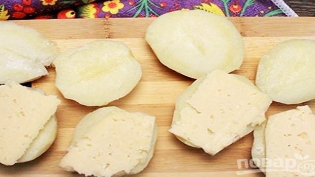 Картофель с беконом запеченный в духовке