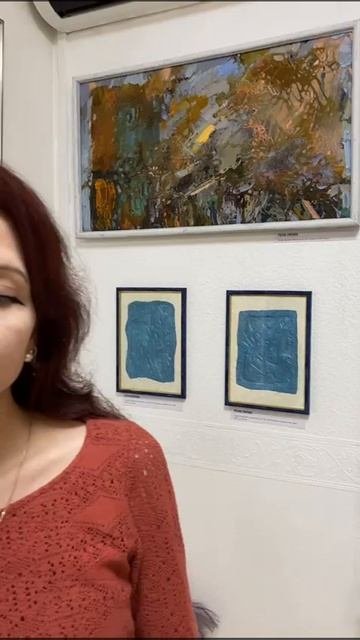 Красивая Полина Заремба в POLINA ZAREMBA ART GALLERY
