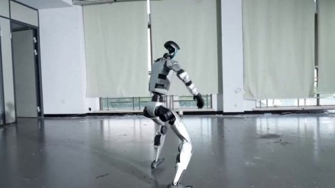 В Китае каратэ - робот.mp4