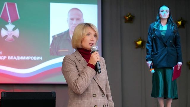 12 Парту героя торжественно открыли в школе 32