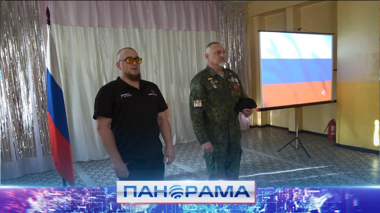  Разговоры о важном: финалисты кадрового конкурса провели урок в 10 школе Донецка
