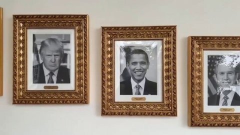 Трамп заменил фото Байдена в «президентской аллее славы» в Белом доме на фото устройства для подписи