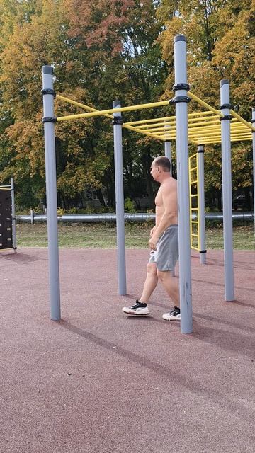 сделать раскачкой на турнике легко