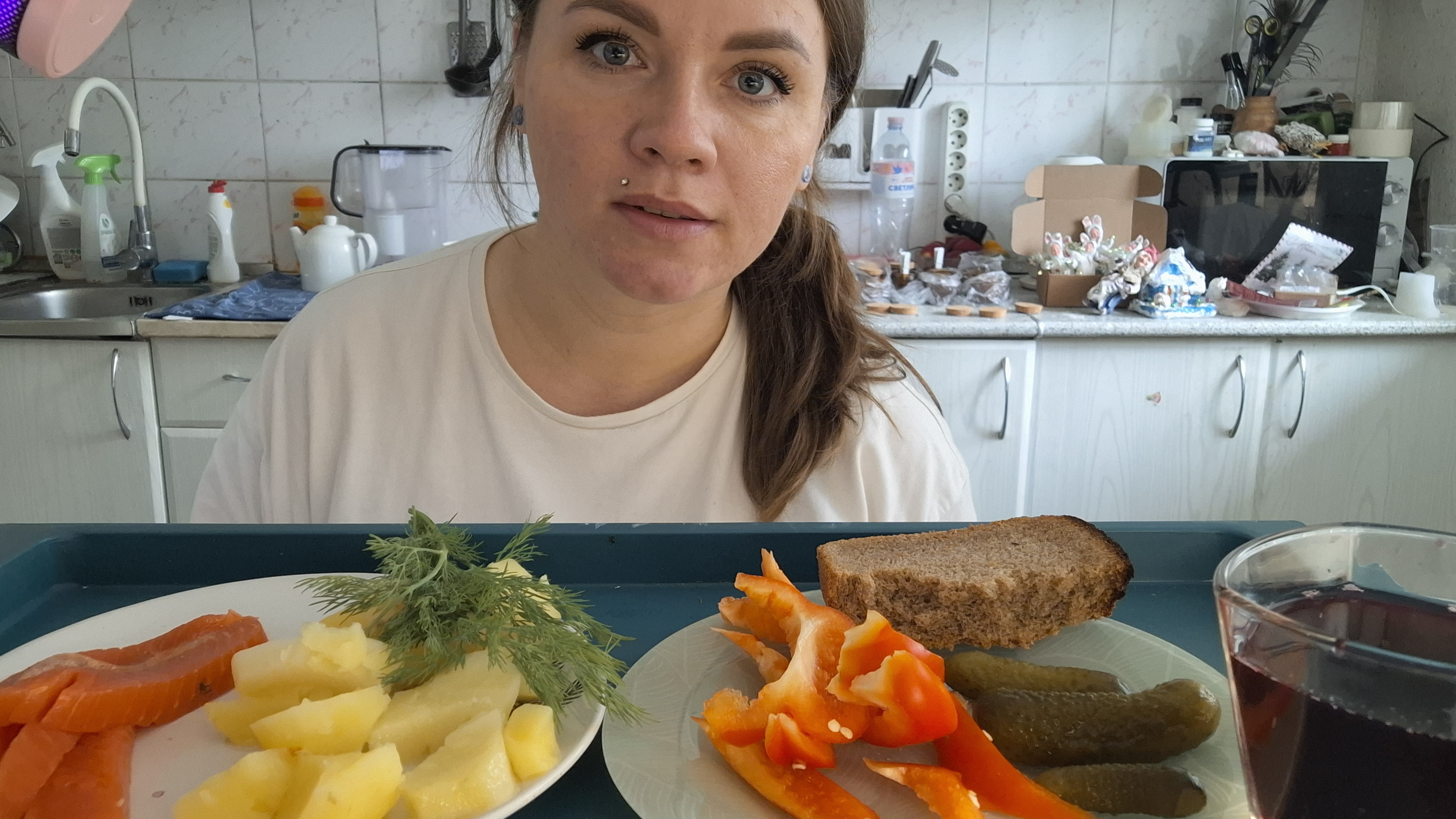 Мукбанг рыбка с картошечкой | К нам вопрос, я предполагаю так... А вы как? #мукбанг #фудблогер