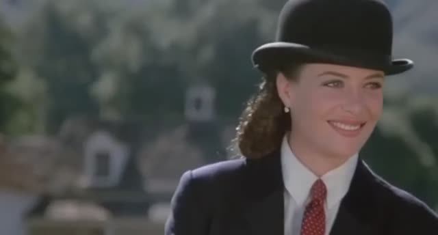 Kelly Lebrock .