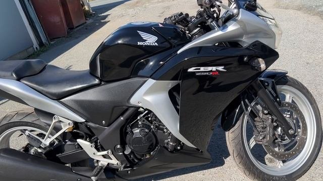 HONDA CBR250R ABS