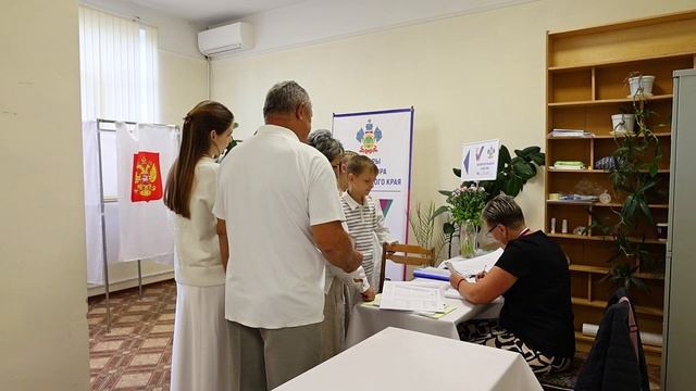 Многодетная семья Армавира Чешуйко проголосовала на выборах