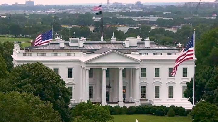 Politico: в США подготовят планы массовых увольнений на случай шатдауна