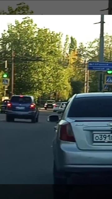 Фонтан на пересечении ул. Донецкой и пр. 250-летия Донбасса в Макеевке