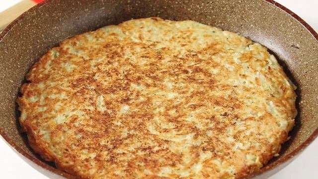 Картофельная запеканка на сковороде