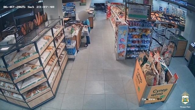 В Нефтеюганске сотрудница магазина систематически воровала с прилавка еду