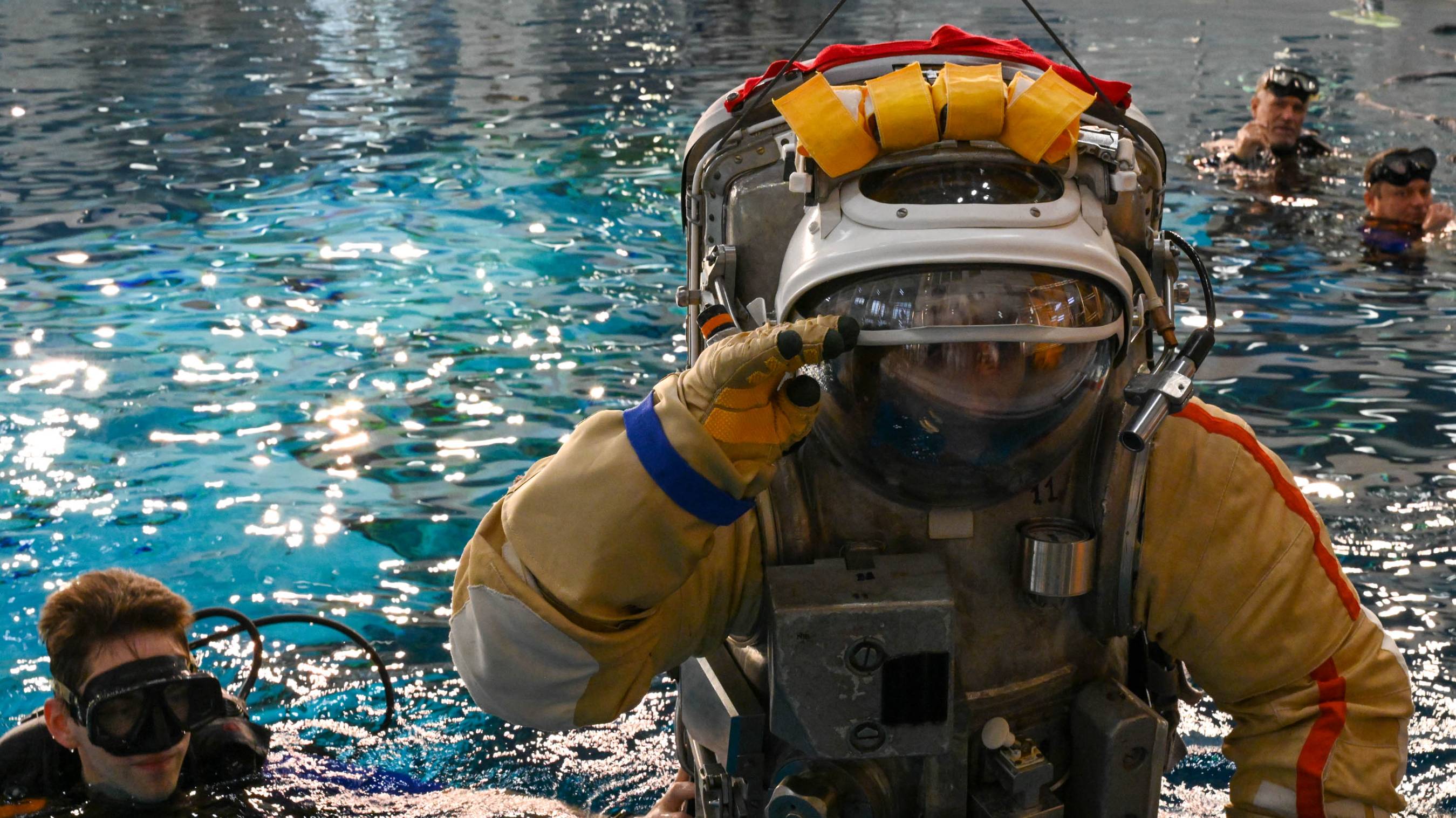 У экипажей МКС-74 завершился цикл тренировок под водой