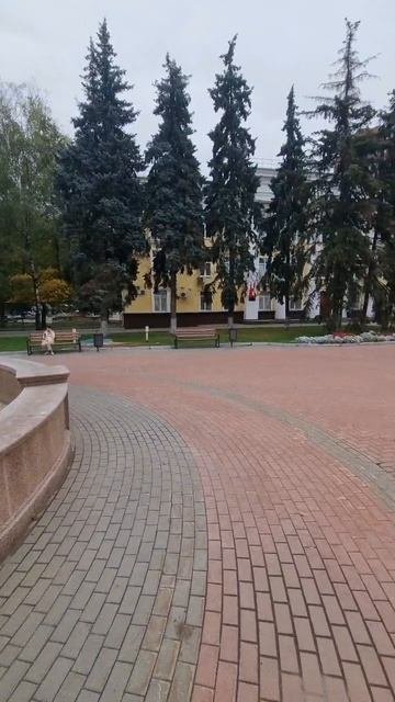 Вот так выглядит центральная площадь перед администрацией подмосковных Химок осенью